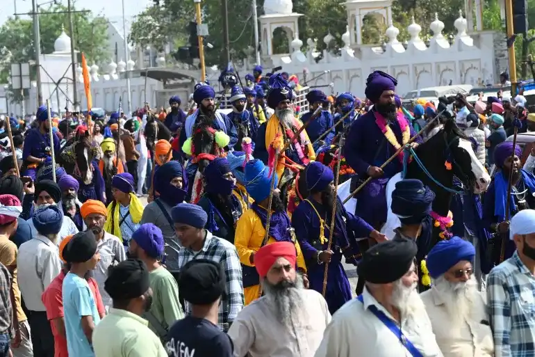 Manhunt for Hardline Sikh Preacher in India Leads to Arrests and Internet Shutdown